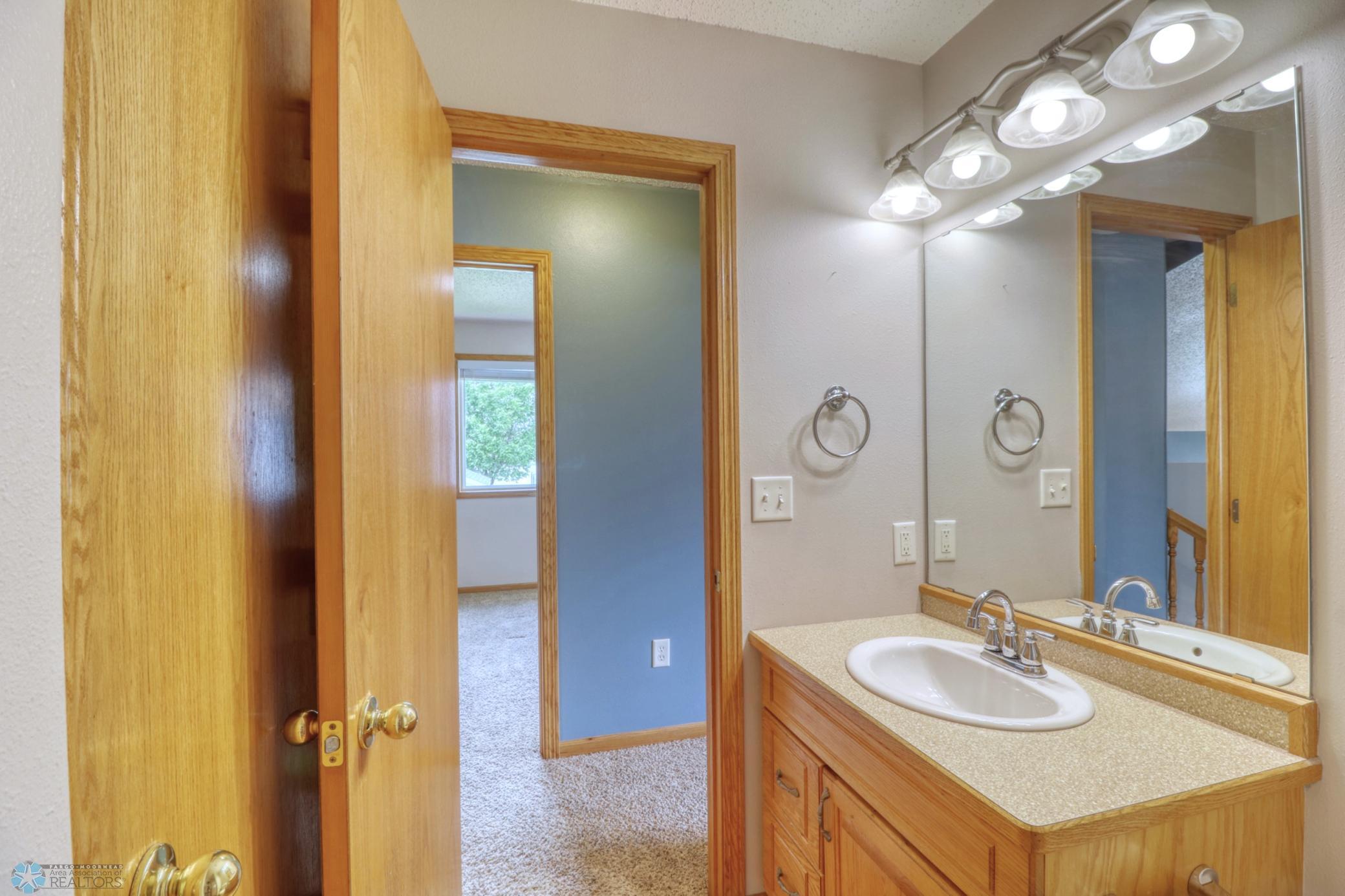 Upper Level Full Hollywood Bathroom1_2.jpg