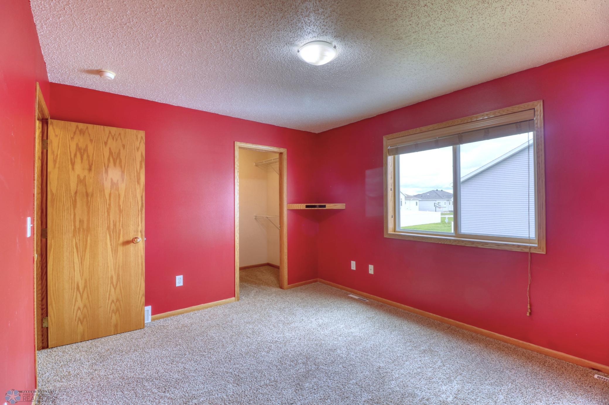 Upper Level Bedroom2_2.jpg