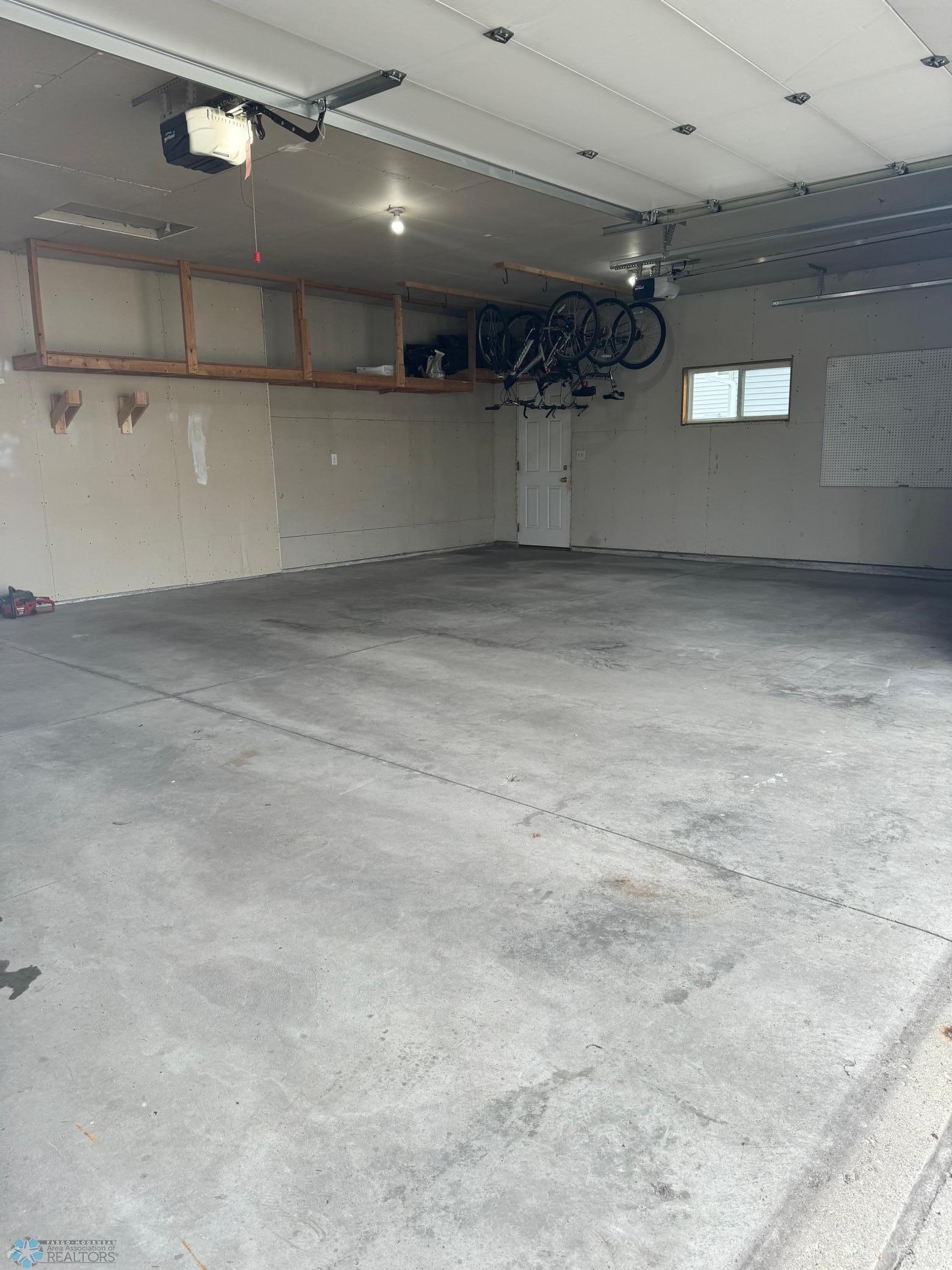 Garage 1_0.jpg