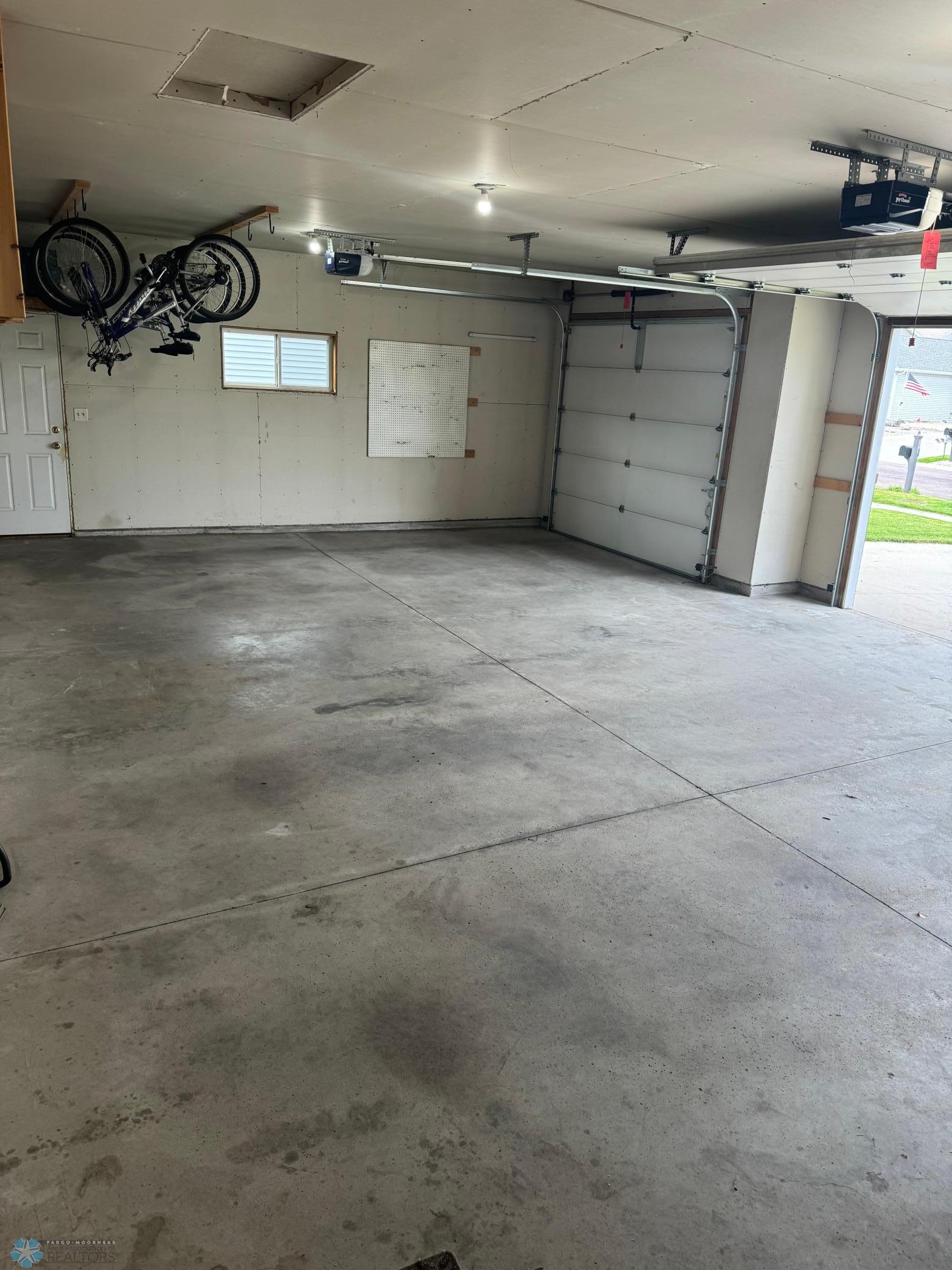 Garage 1_1.jpg