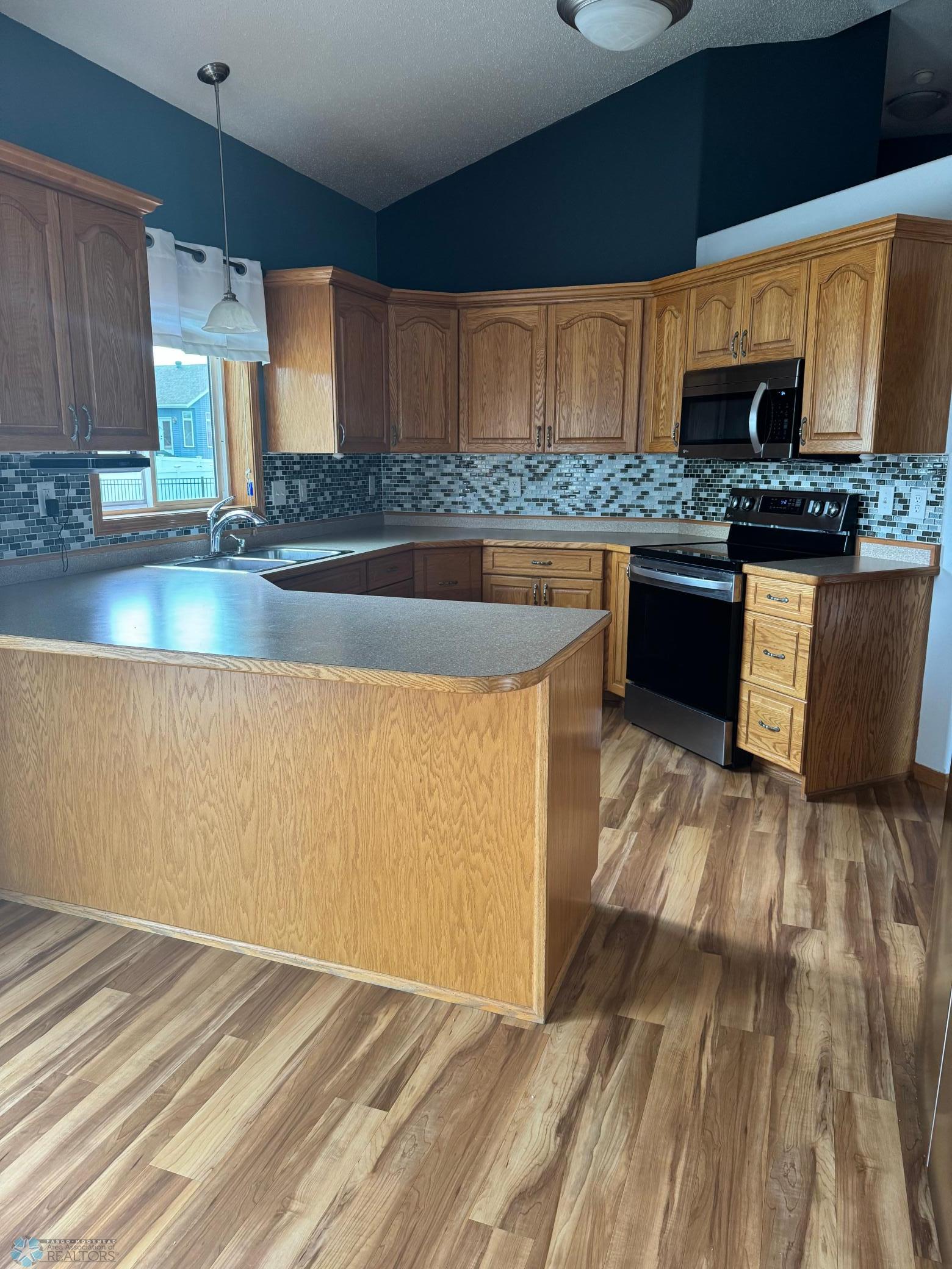 Kitchen 1_2.jpg