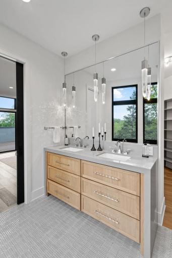 Photo for 1726 Kenwood Parkway, 200, Minneapolis, MN 55405 - Listing #6539817 1726 Kenwood Parkway, 200, Minneapolis, MN 55405