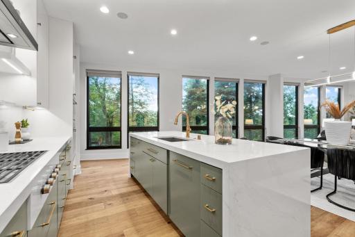 Photo for 1726 Kenwood Parkway, 200, Minneapolis, MN 55405 - Listing #6539817 1726 Kenwood Parkway, 200, Minneapolis, MN 55405