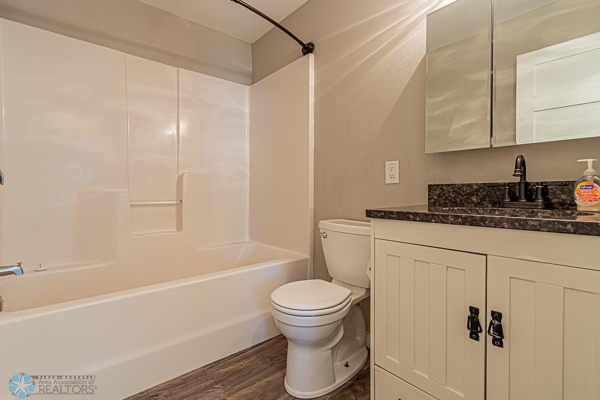 611 5th Ave S, Moorhead, MN 56560-16.jpg