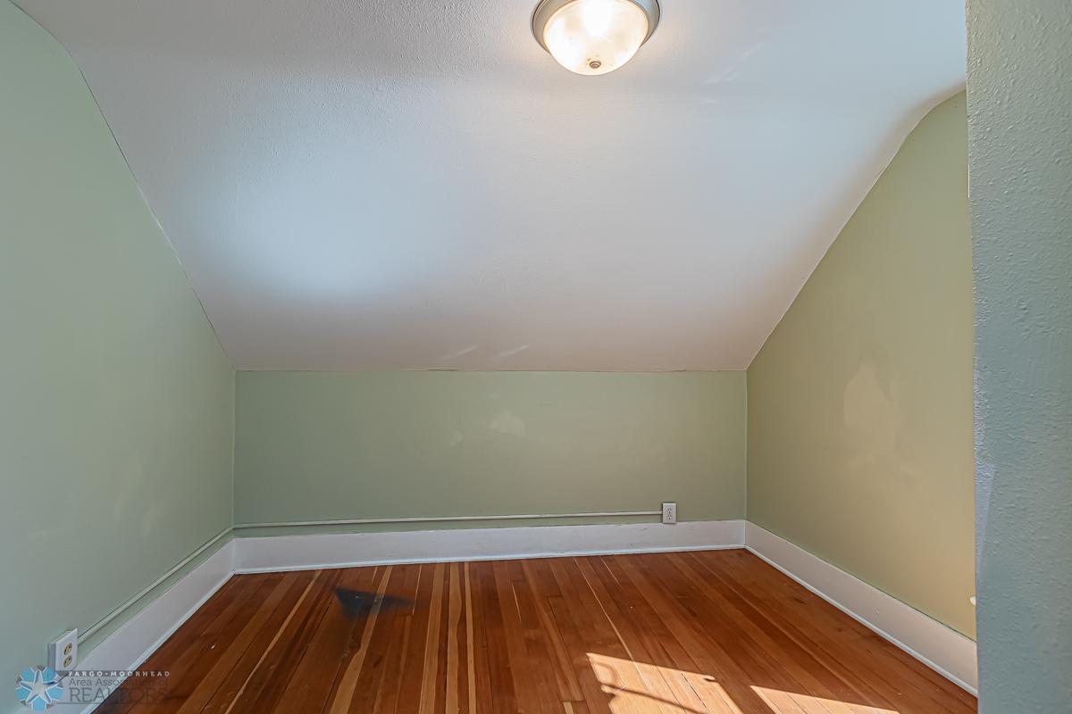 611 5th Ave S, Moorhead, MN 56560-17.jpg