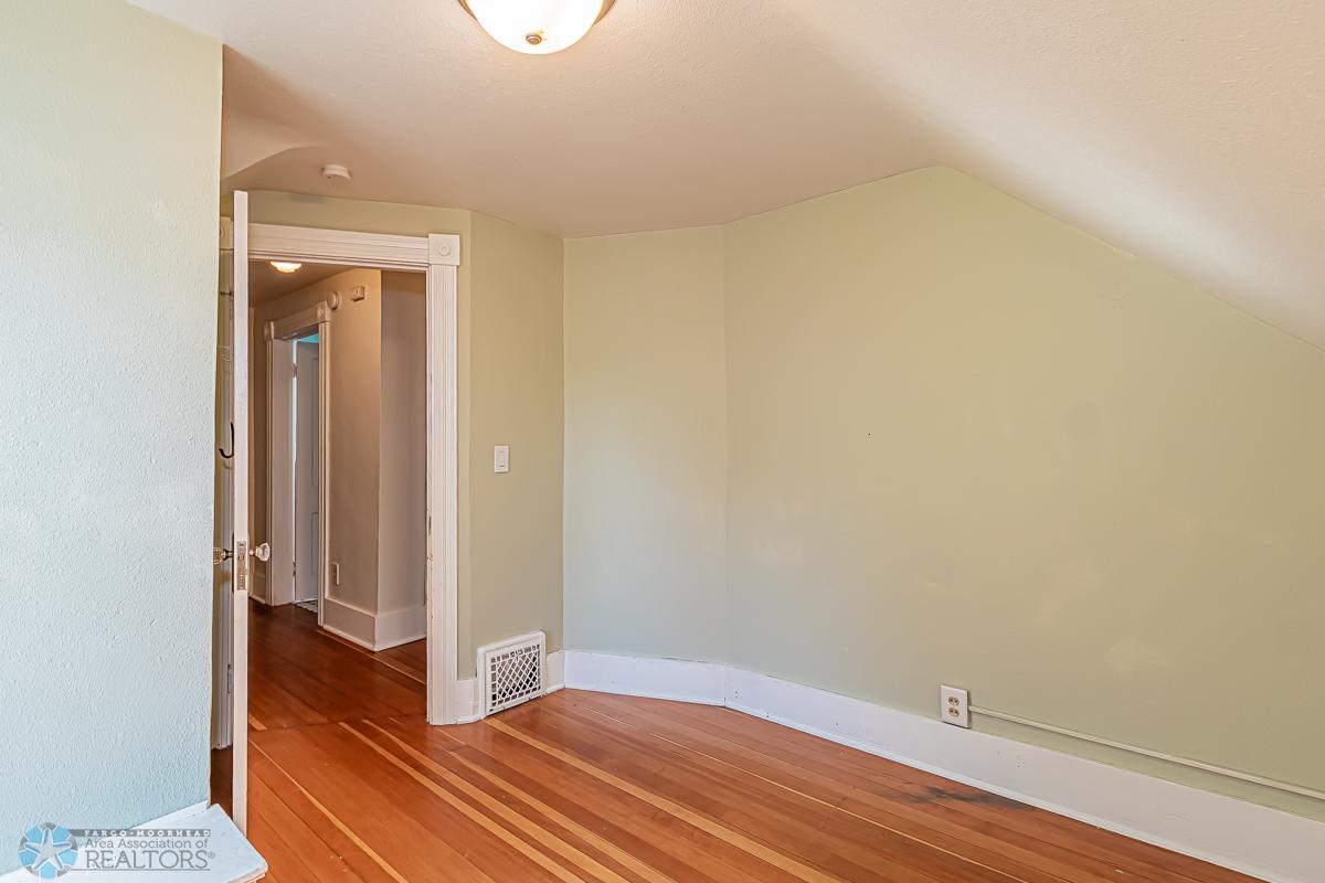 611 5th Ave S, Moorhead, MN 56560-18.jpg