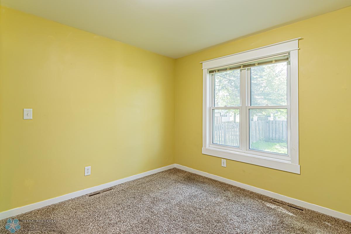 611 5th Ave S, Moorhead, MN 56560-14.jpg