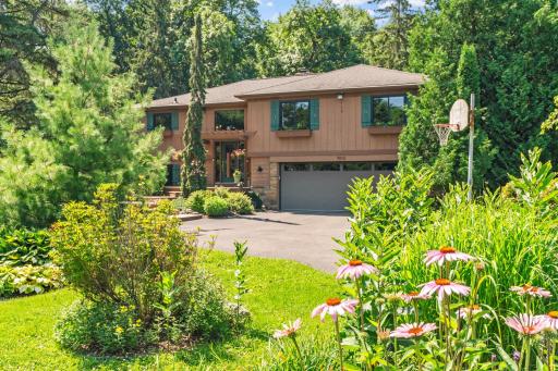 7012 Cheyenne Trail, Chanhassen, MN 55317