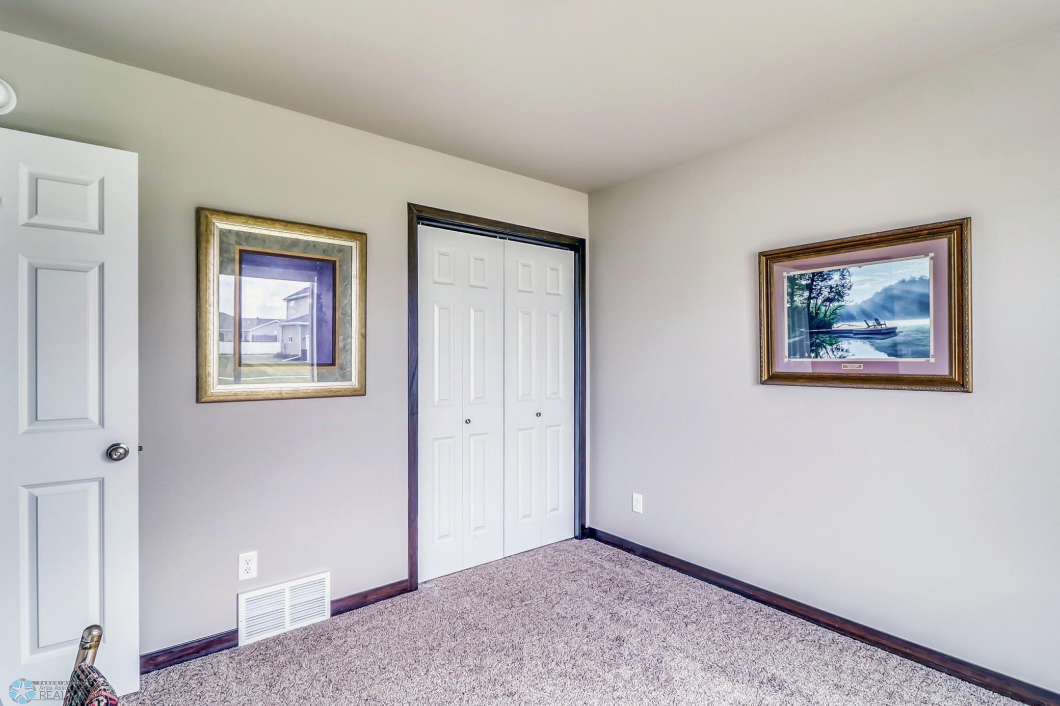 Bedroom1_2.jpg