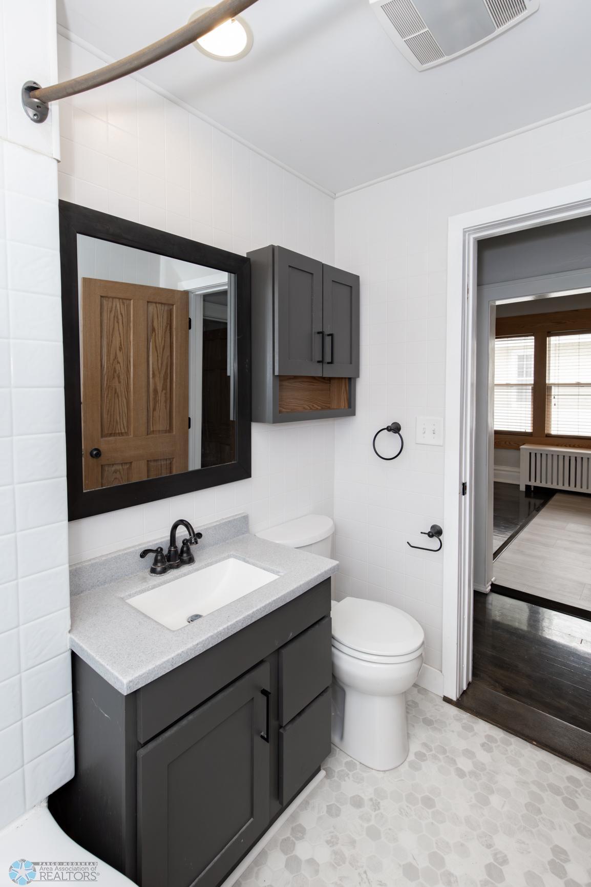Bathroom 1 - Full