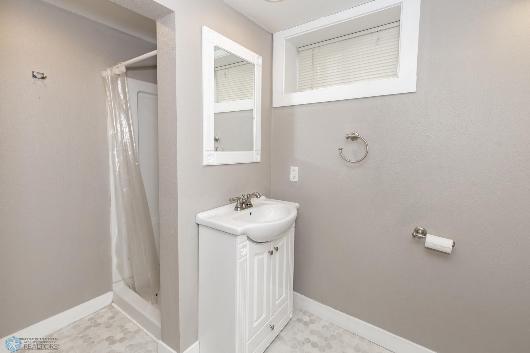 Bathroom 2 - 3/4