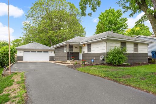 618 Park Valley Drive E, Hopkins, MN 55343