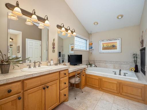 3900 Sunset Dr Spring Park MN 55384 USA-059-065-Primary Bathroom-MLS_Size.jpg