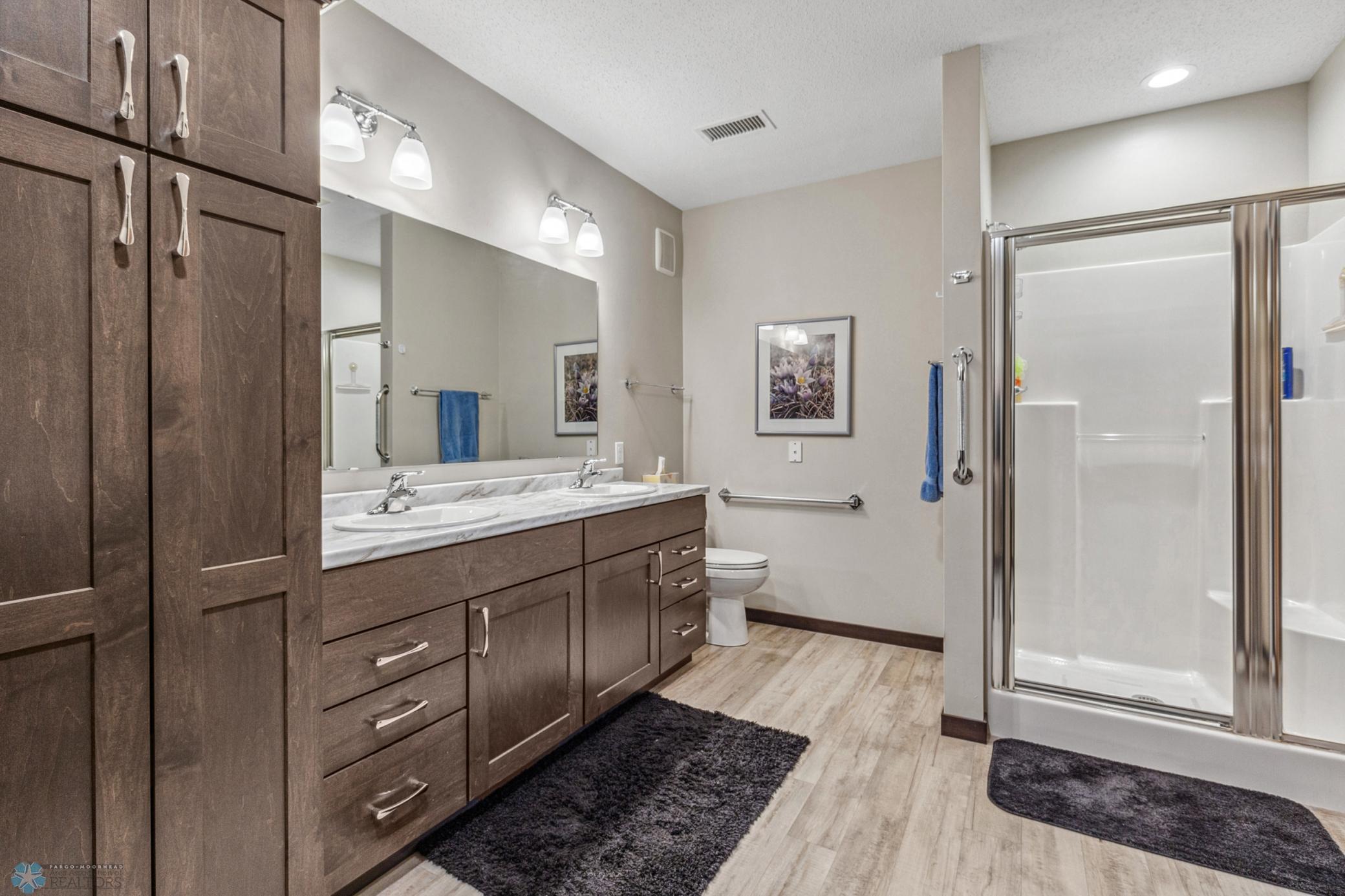 Bathroom w/laundry