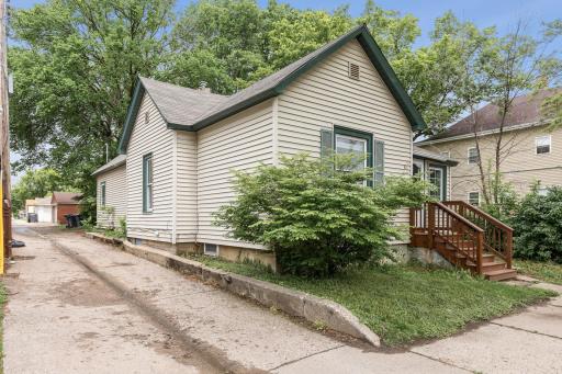 810 27th Avenue N, Minneapolis, MN 55411