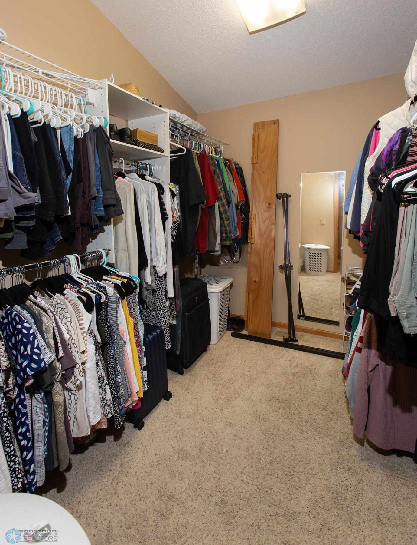 Walk-In-Closet