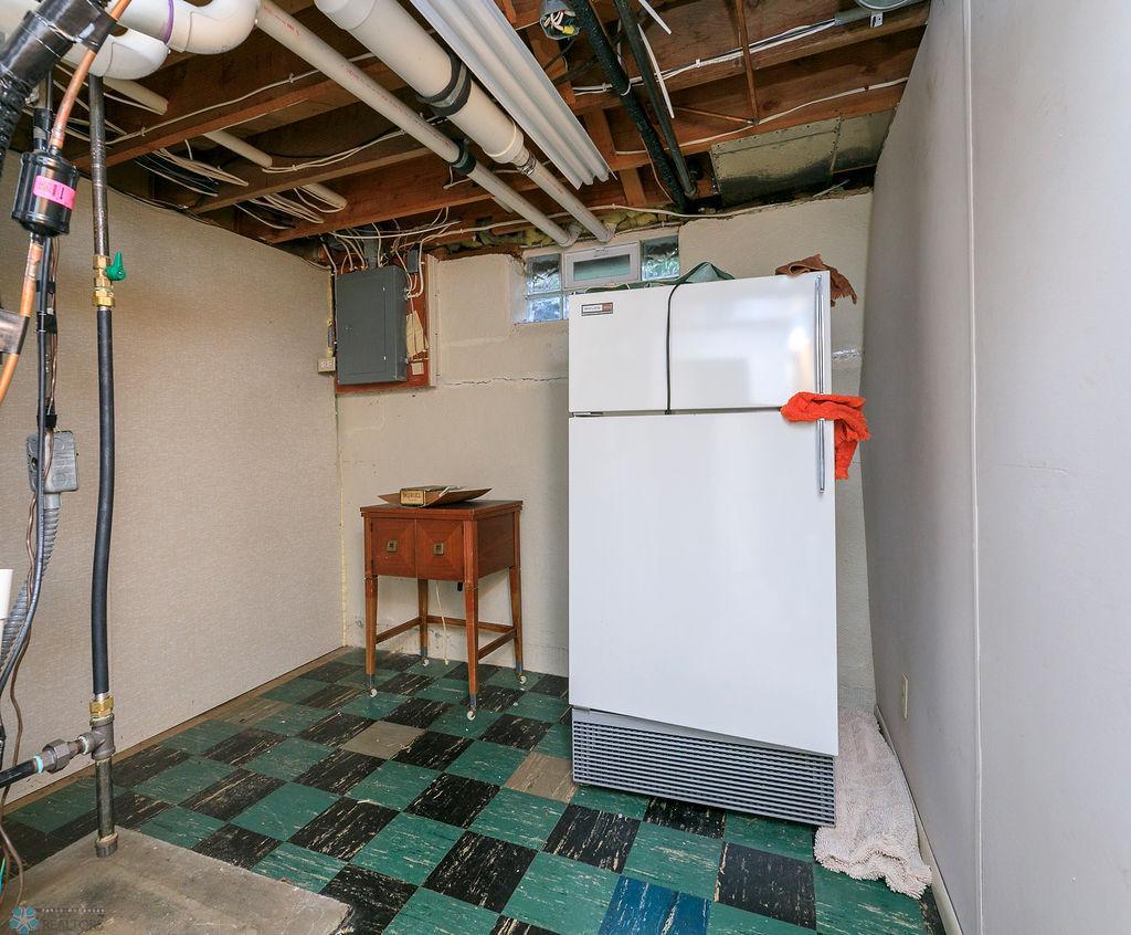 Utility Room (Freezer included)