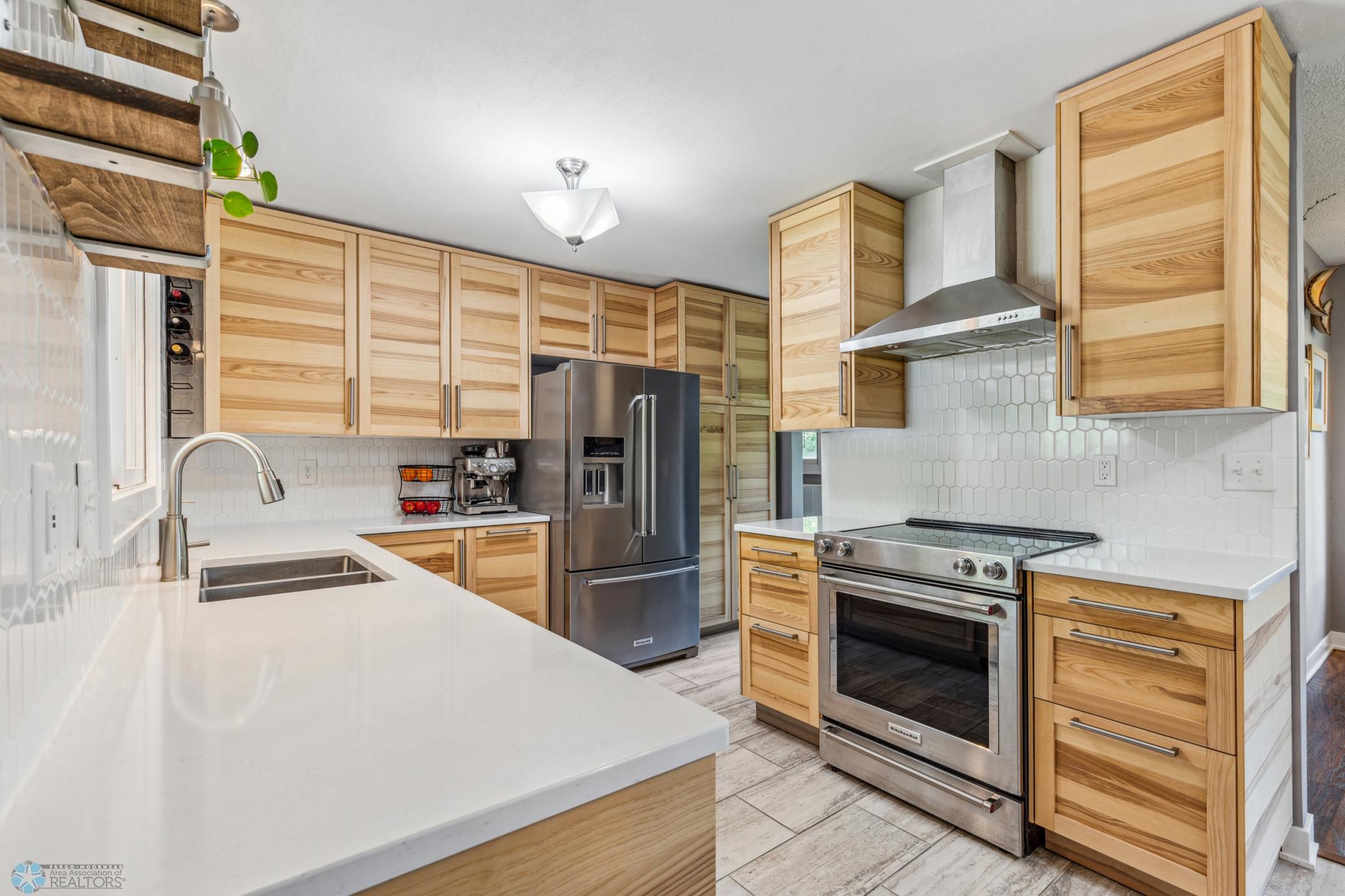 KitchenAid SS appliances and range hood