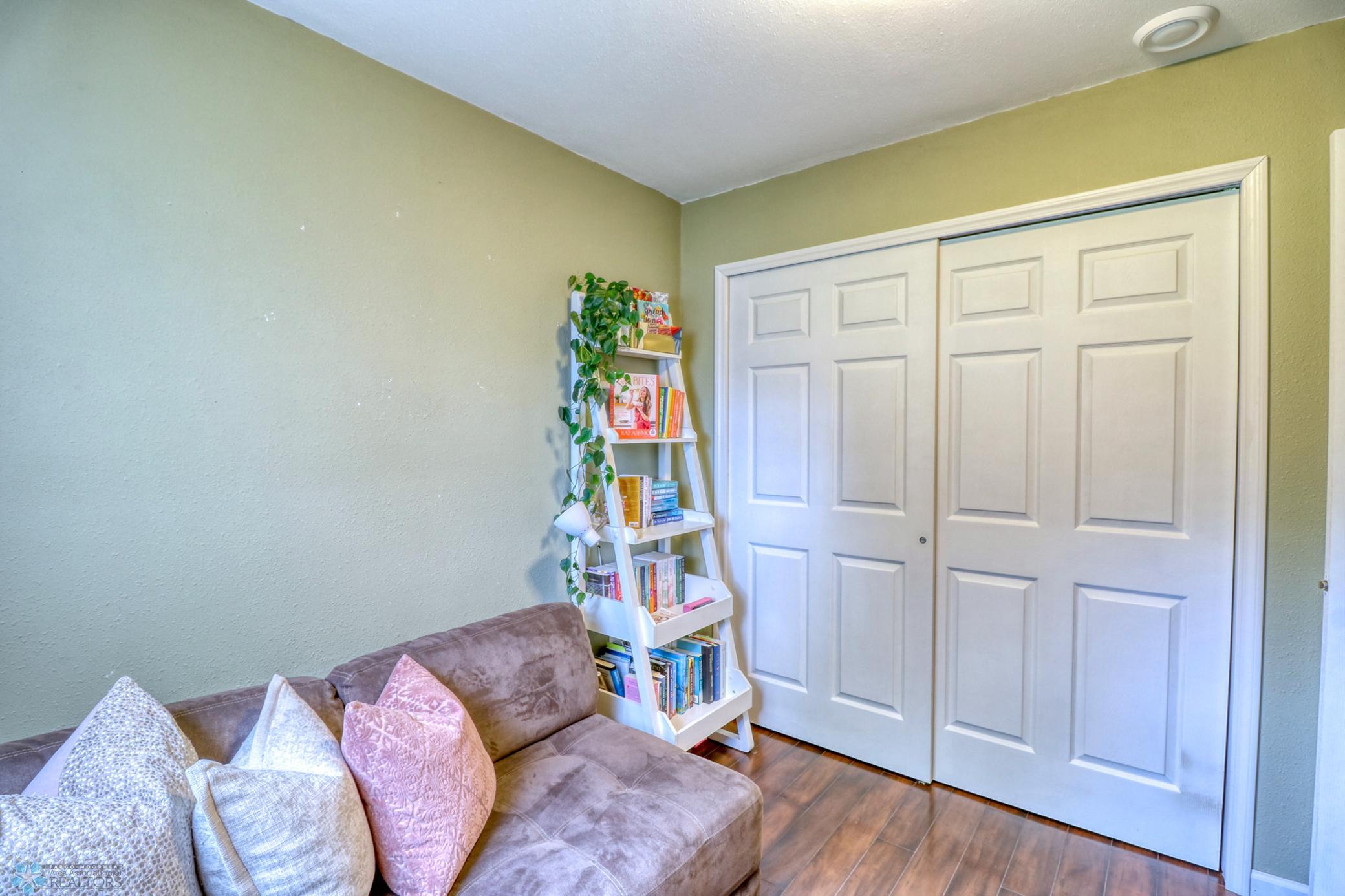 Basement Bedroom2_2.jpg