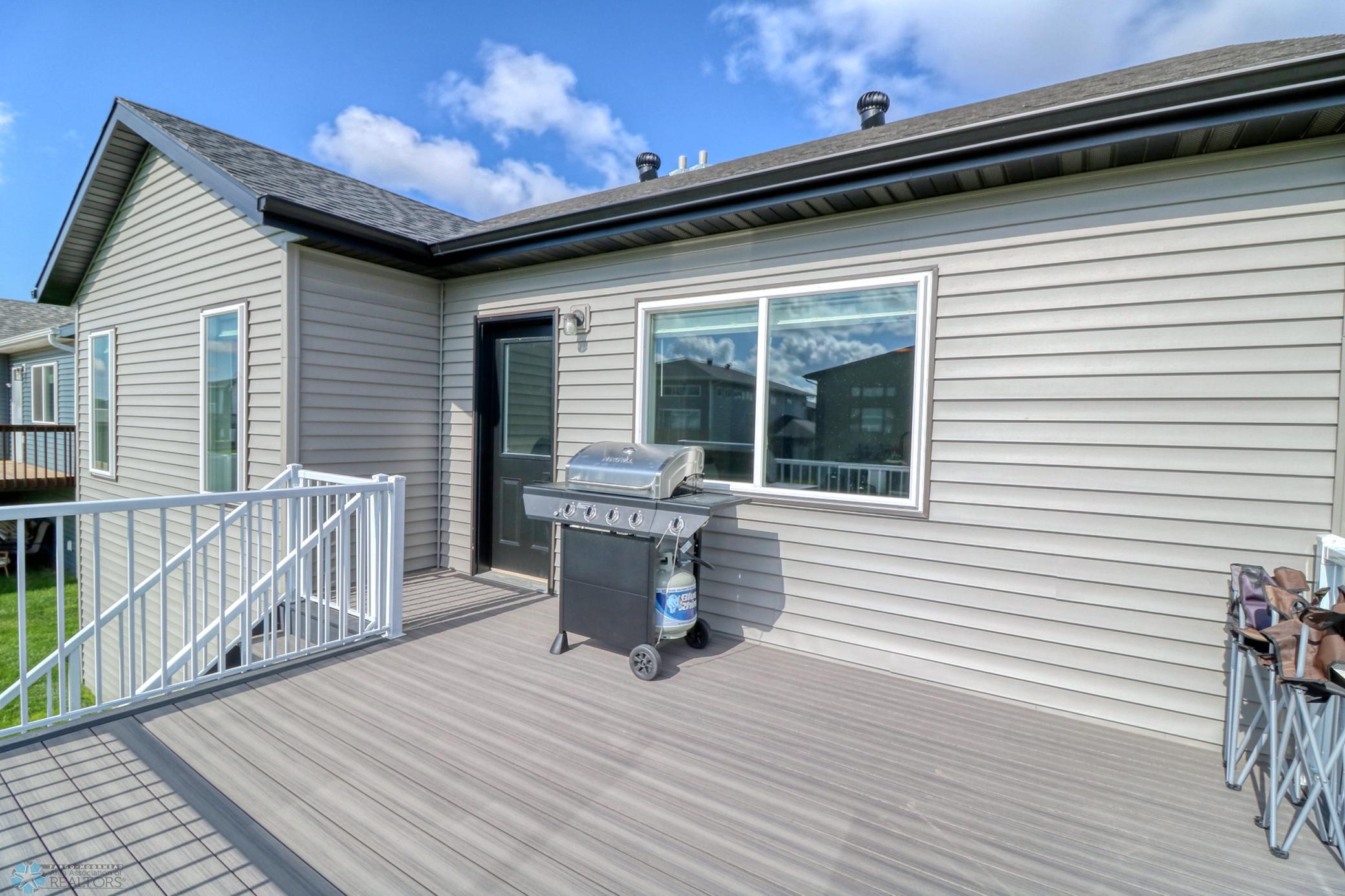 Backyard_deck1_2.jpg