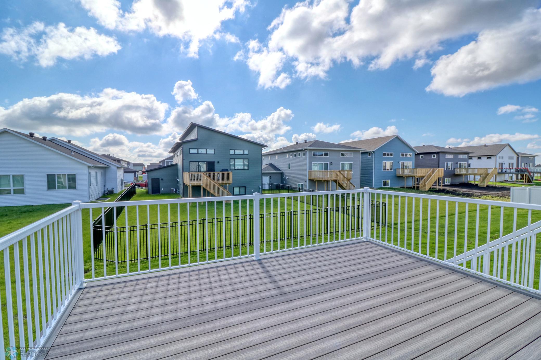 Backyard_deck1_1.jpg