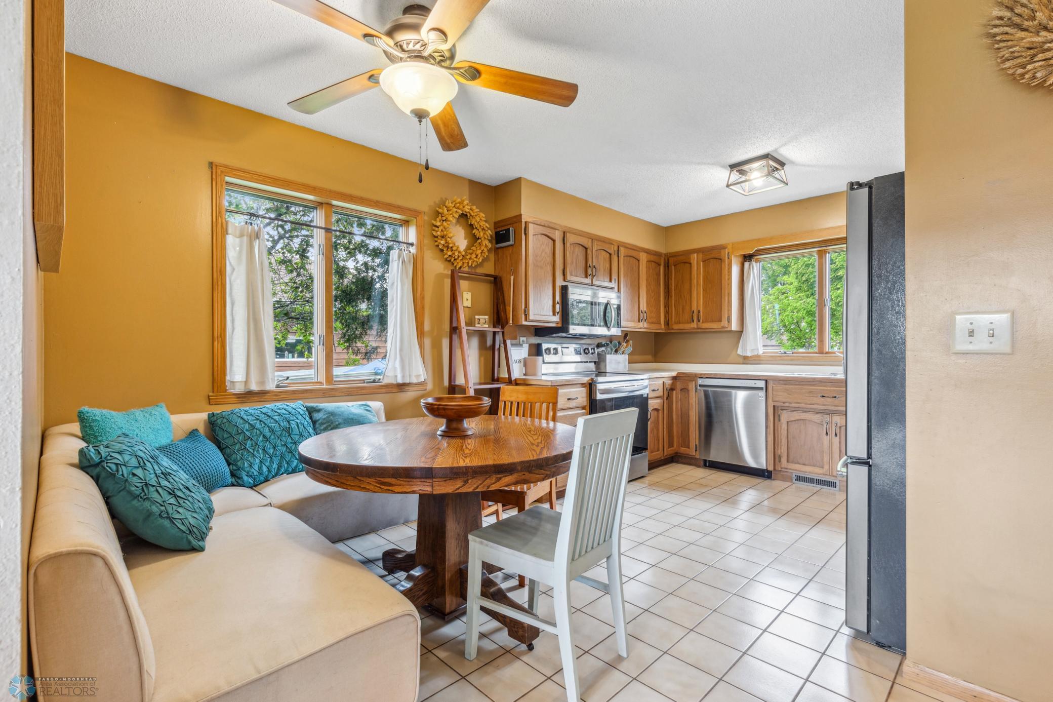 Eat-in Kitchen