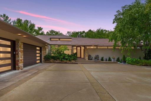 18002 Bearpath Trail, Eden Prairie, MN 55347
