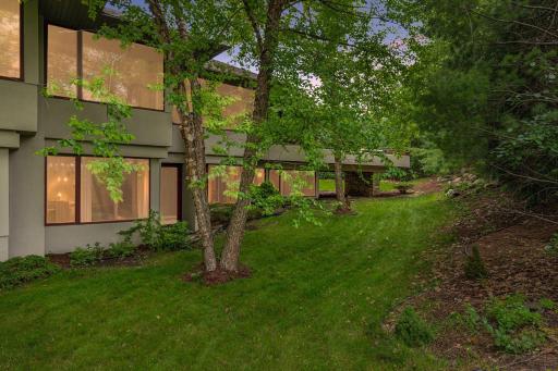 18002 Bearpath Trail, Eden Prairie, MN 55347