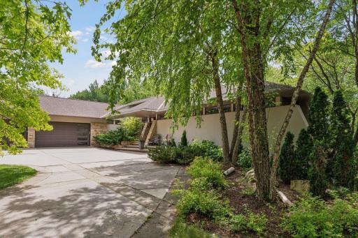 18002 Bearpath Trail, Eden Prairie, MN 55347