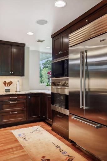 18002 Bearpath Trail, Eden Prairie, MN 55347