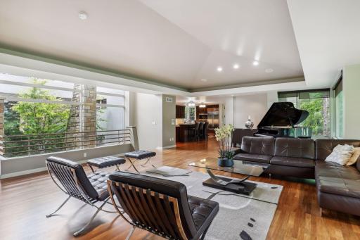 18002 Bearpath Trail, Eden Prairie, MN 55347