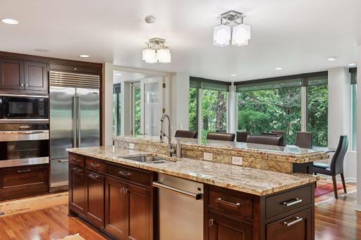 18002 Bearpath Trail, Eden Prairie, MN 55347