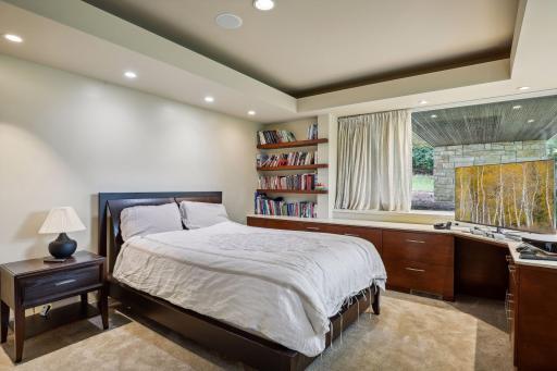 18002 Bearpath Trail, Eden Prairie, MN 55347