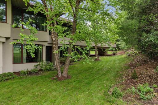 18002 Bearpath Trail, Eden Prairie, MN 55347