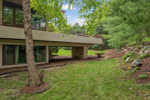 18002 Bearpath Trail, Eden Prairie, MN 55347