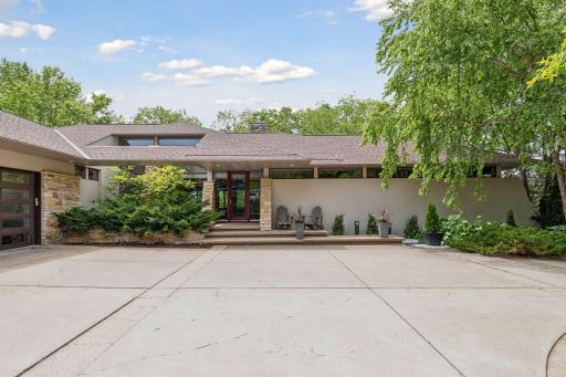 18002 Bearpath Trail, Eden Prairie, MN 55347