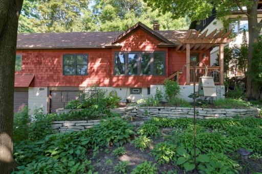 2261 Hillside Avenue, Saint Paul, MN 55108