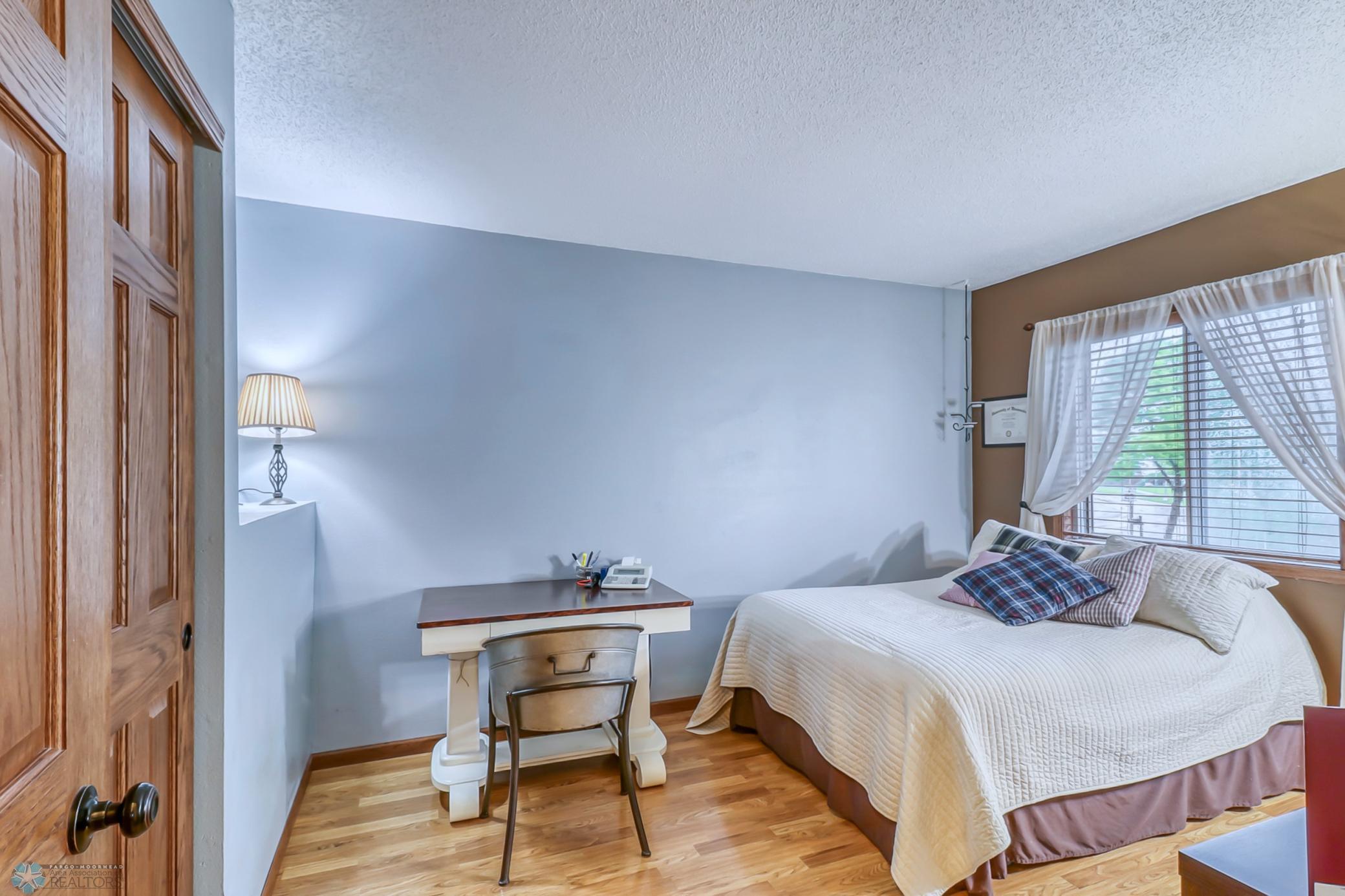 Upper Bedroom1_1.jpg