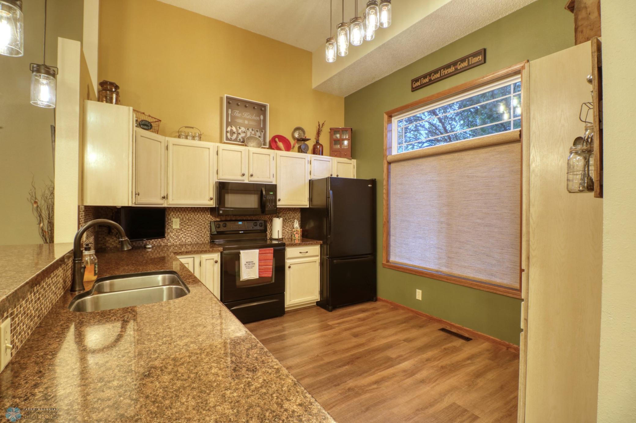 Kitchen1_3.jpg