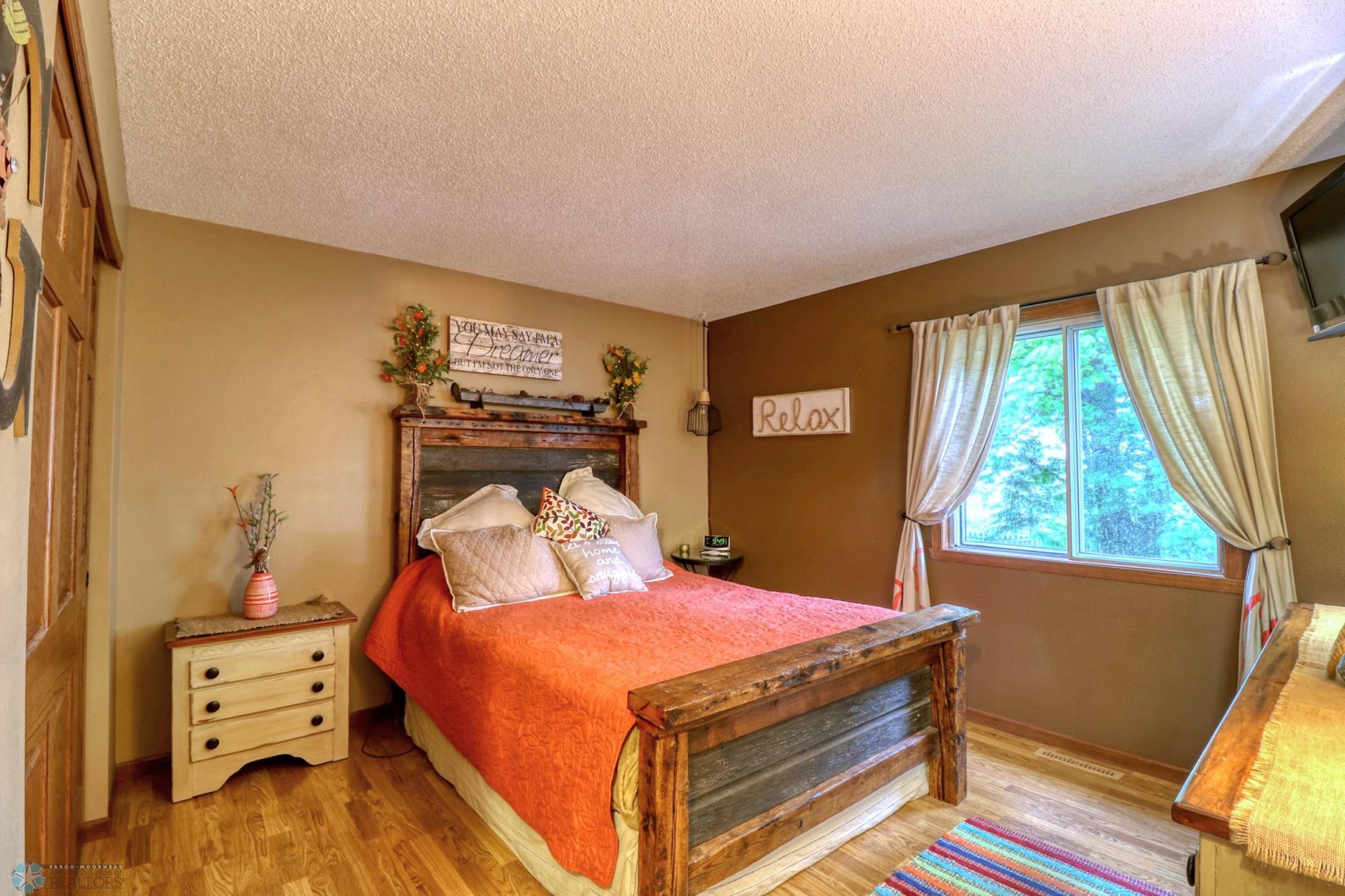 Upper Bedroom2_1.jpg