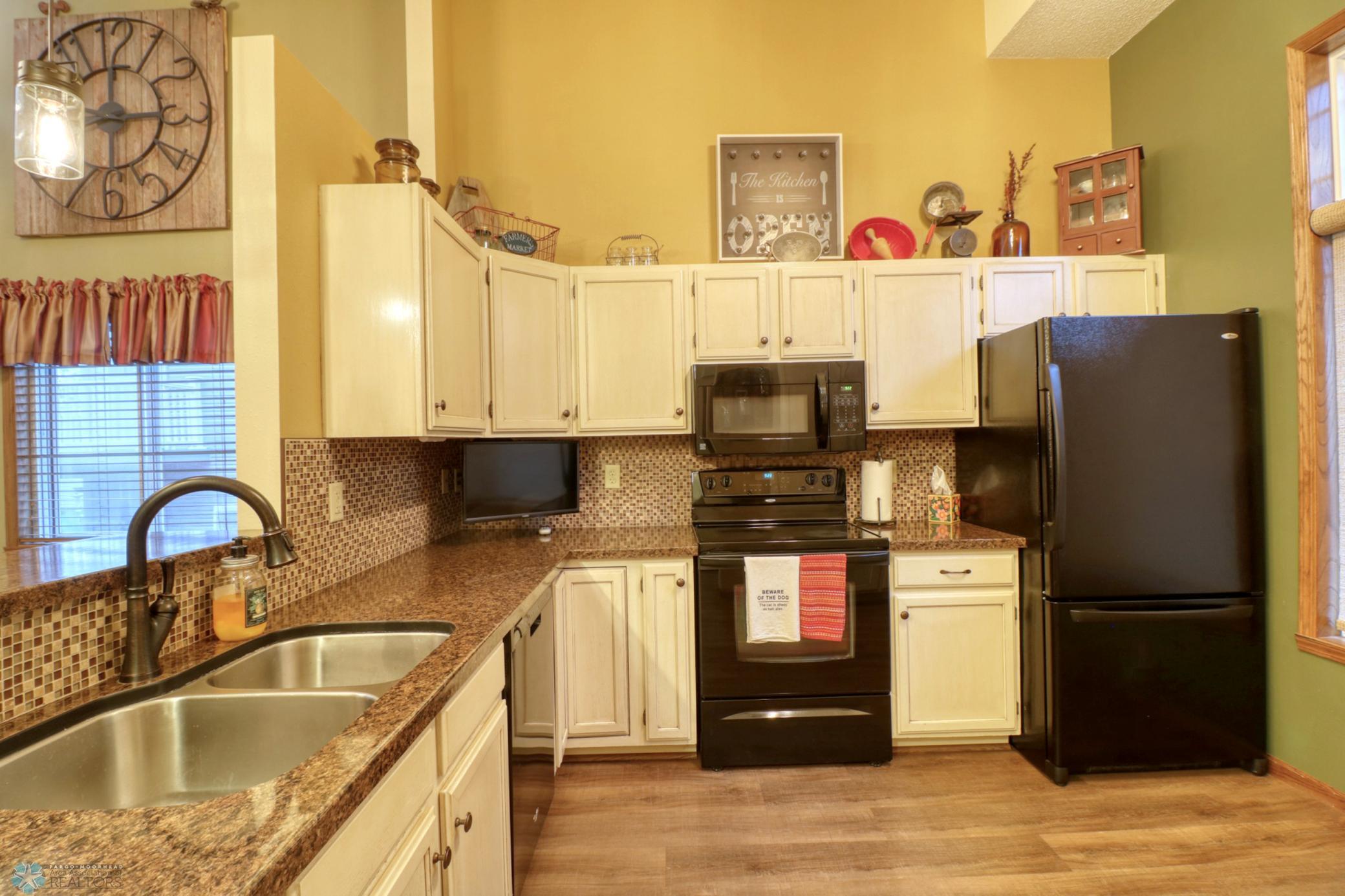Kitchen1_2.jpg