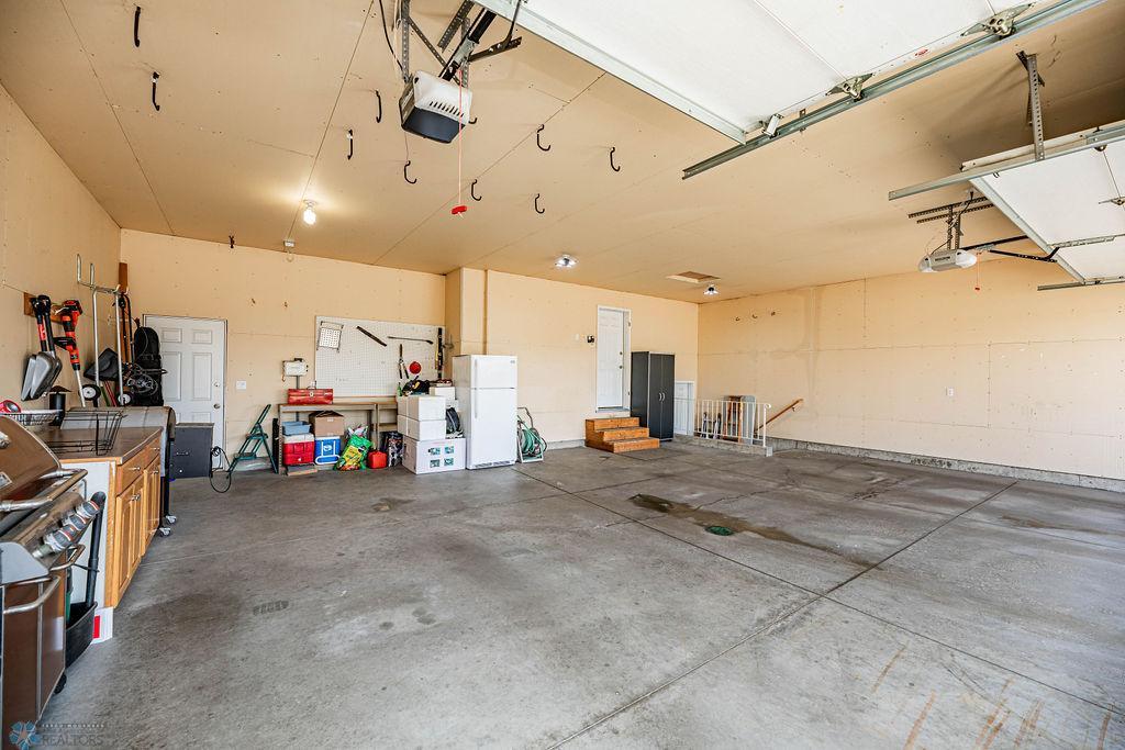 Great Garage Space