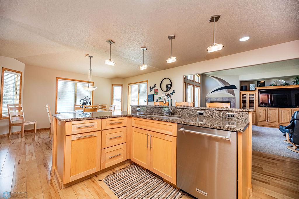 Hickory Cabinets w Granite Countertops