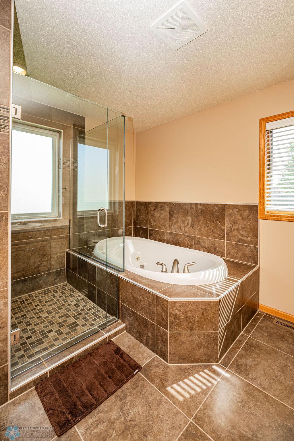Walkin Tile Shower/Jetted Tub