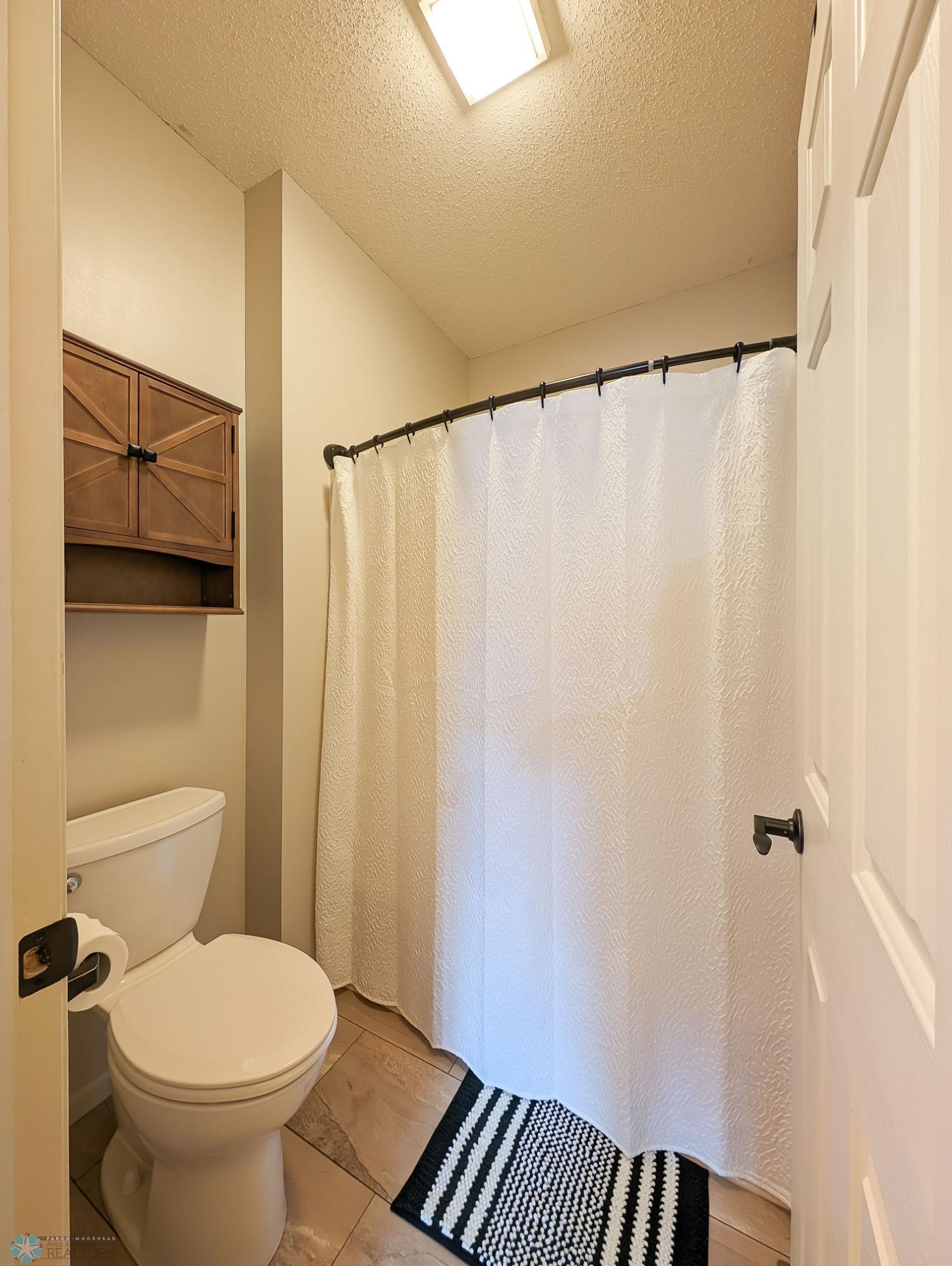 L2P028-143607731.jpg