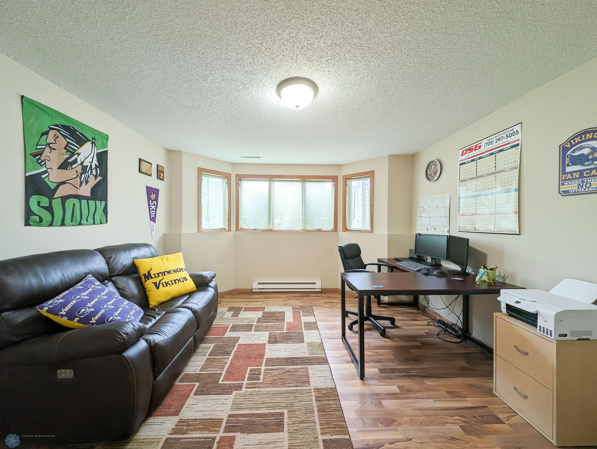 L2P040-144145076.jpg
