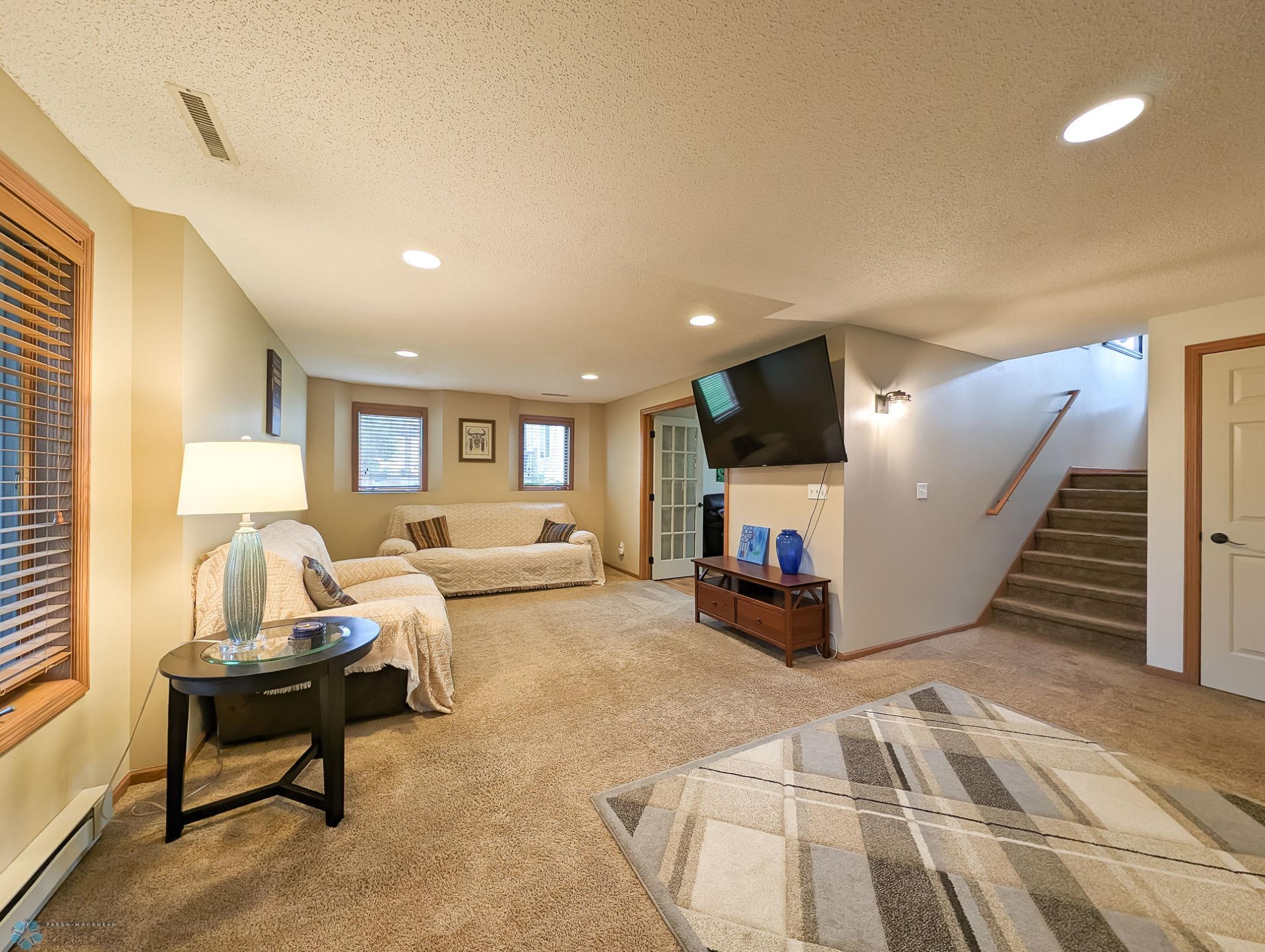 L2P038-144109777.jpg