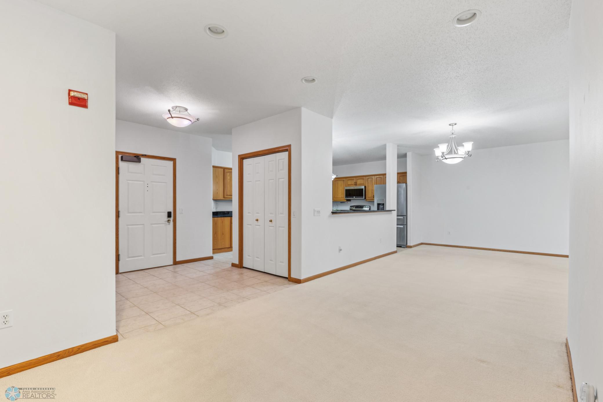 Foyer/Dining