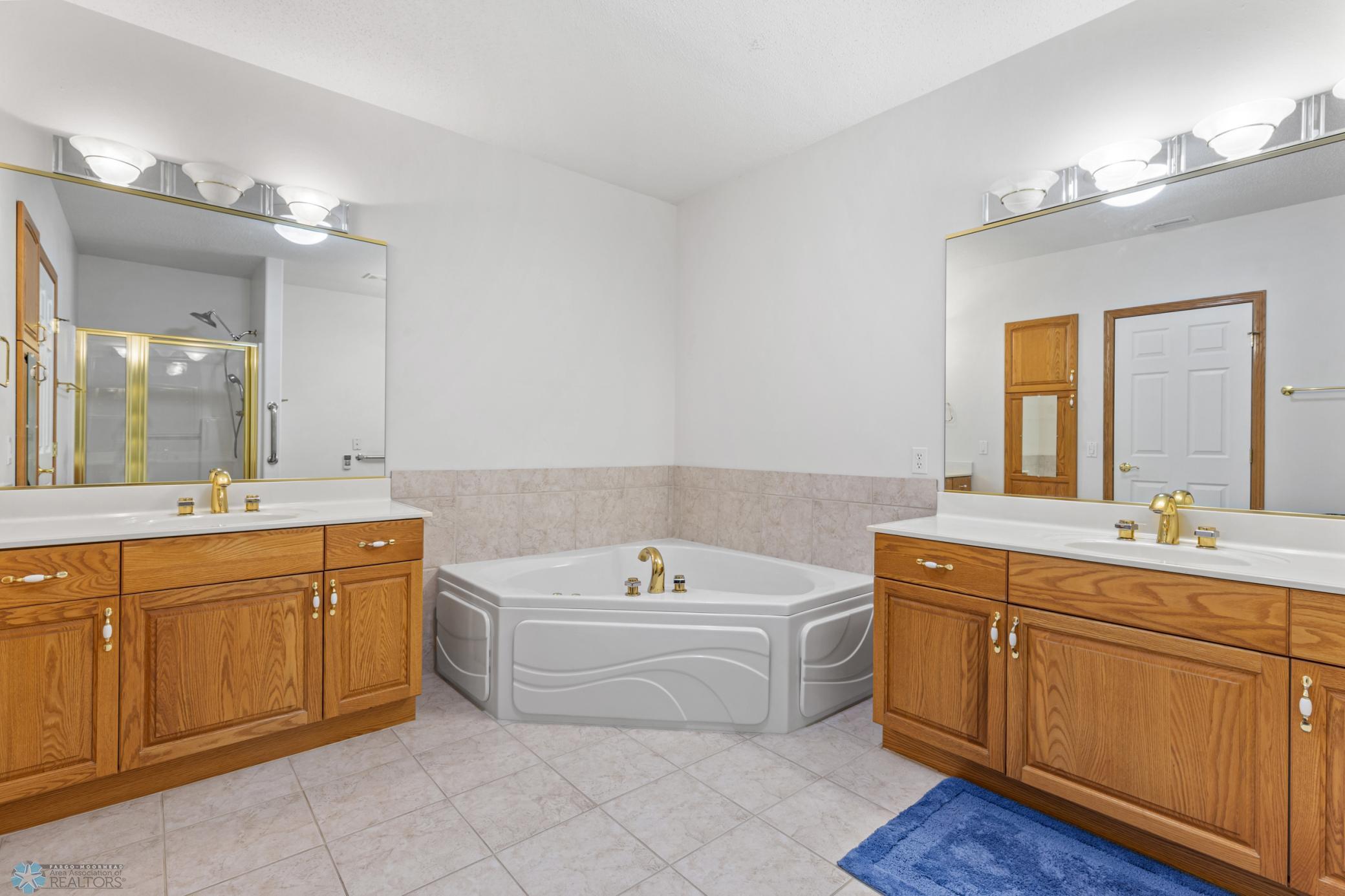 Jetted tub