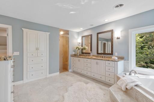 1535 Bavarian Shores Drive, Chaska, MN 55318